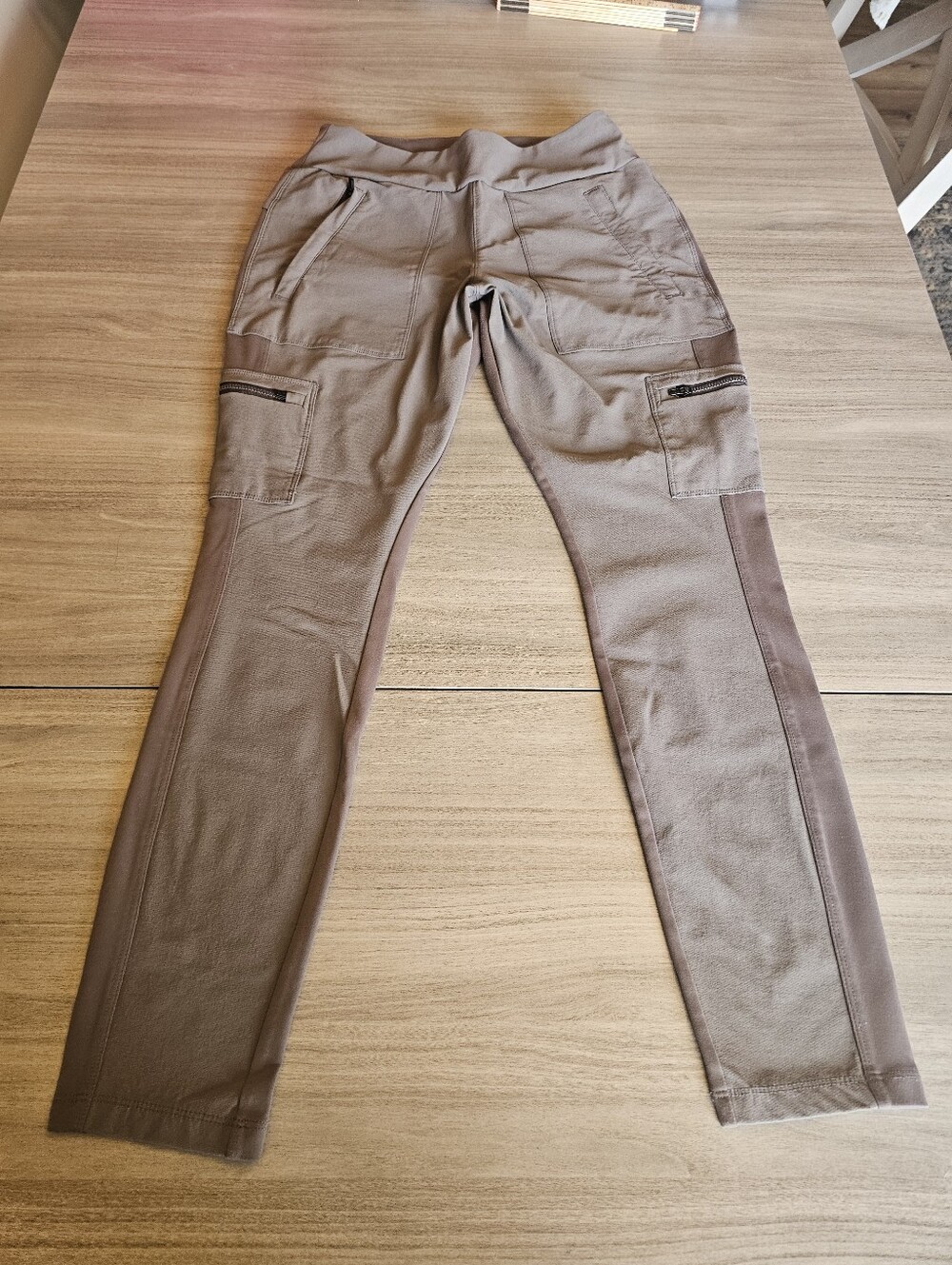 Athleta Headlands Hybrid Cargo Pants Women's 8 Brown Leggings Zip Pockets Gym